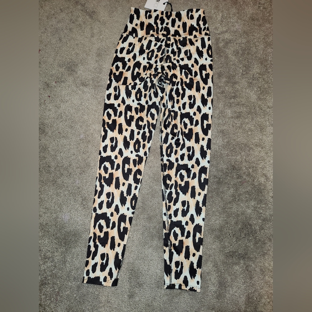 NWT: Beach Riot PIPER LEGGING IN SPOTTED LEOPARD - Picture 3 of 9